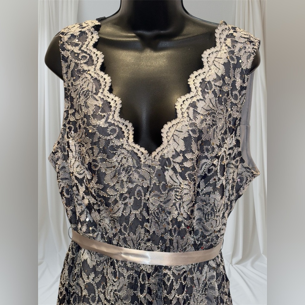 CANDALITE Formal Mermaid Lace & Sequined Gray and Blue Gown LIKE NEW - Picture 6 of 6